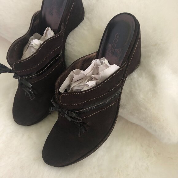 Brown Suede Clogs Mules With Tassel Detail & Leather - Picture 6 of 10